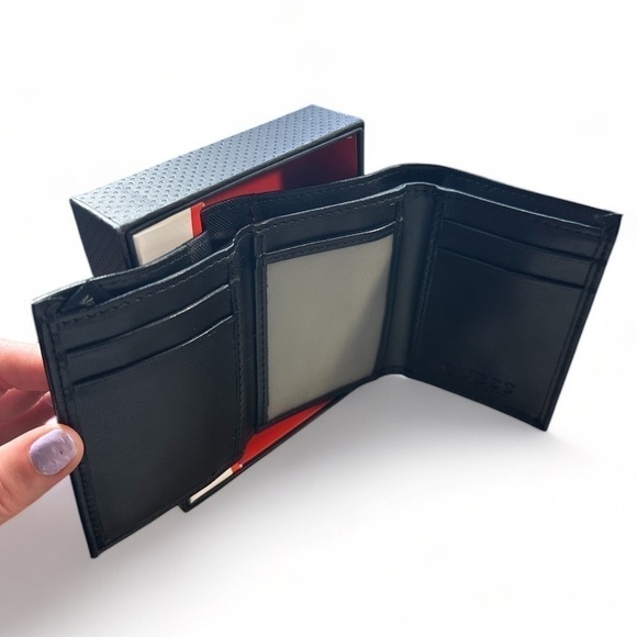 NWT Guess Mens Trifold Leather Wallet / Clear ID Slot, 7 card slot, cash pocket - Picture 5 of 14